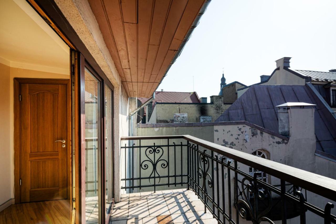 Old Riga Aldaru Street 2 Level Apartment With Terrace Exterior photo